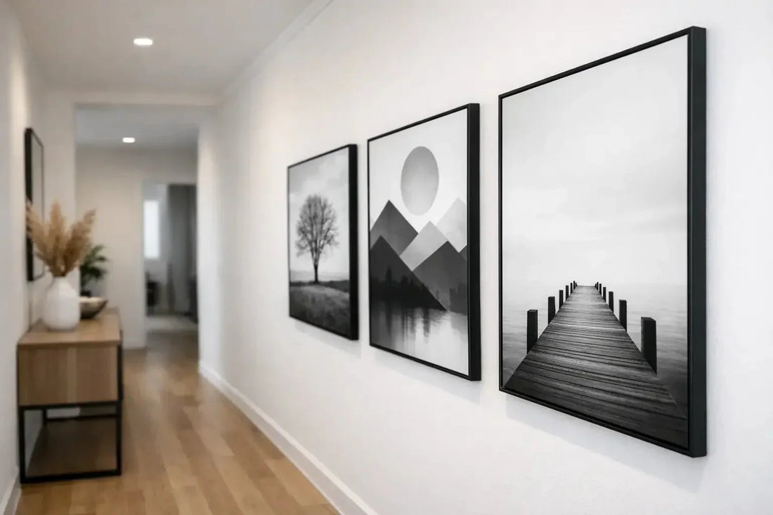 Schwarz-Weiß-Wandbilder minimalistisch im Flur - deyoli