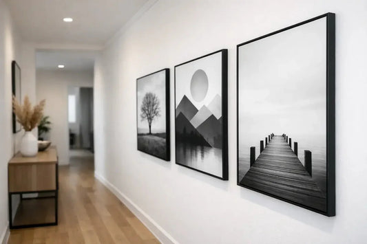 Schwarz-Weiß-Wandbilder minimalistisch im Flur - deyoli