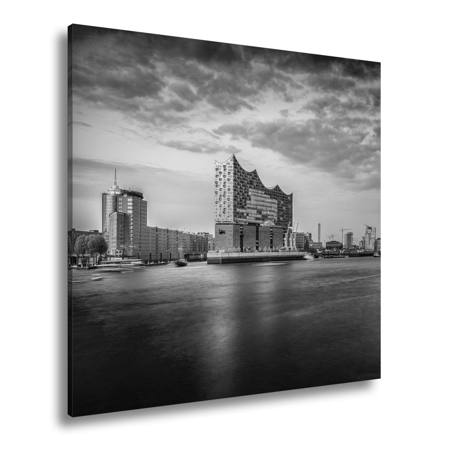 Leinwandbild Abendlicht küsst Hamburgs Hafen mit goldener Eleganz. - deyoli