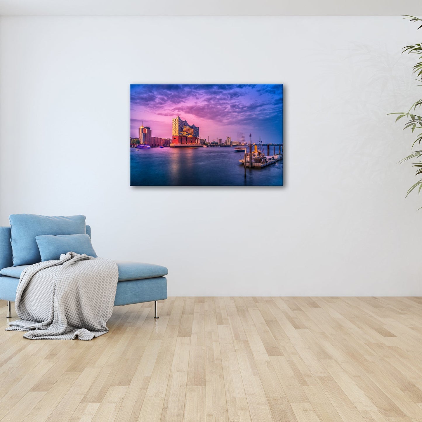 Leinwandbild Abendlicht küsst Hamburgs Hafen mit goldener Eleganz. - deyoli