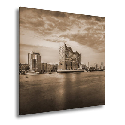 Leinwandbild Abendlicht küsst Hamburgs Hafen mit goldener Eleganz. - deyoli