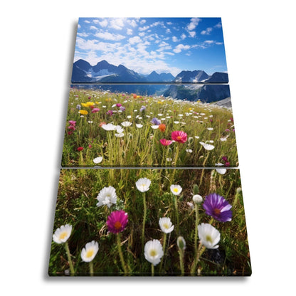Leinwandbild Alpenblumen erblühen stolz vor majestätischer Bergkulisse. - deyoli