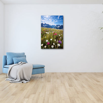 Leinwandbild Alpenblumen erblühen stolz vor majestätischer Bergkulisse. - deyoli