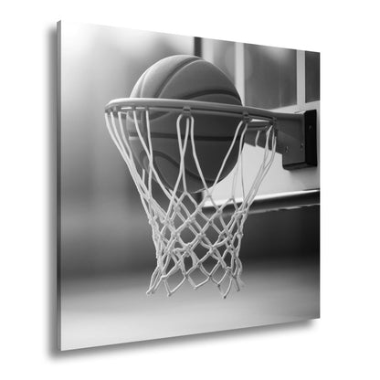 Leinwandbild Basketball versinkt elegant im Korb im sanften Licht. - deyoli