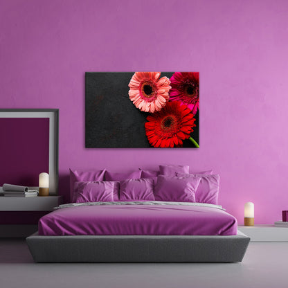 Leinwandbild Blütenpoesie in Pink und Rot auf dunkler Leinwand. - deyoli