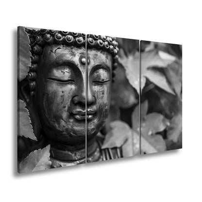 Leinwandbild Buddhas Ruhe, umhüllt von feurigem Herbstlaub. - deyoli