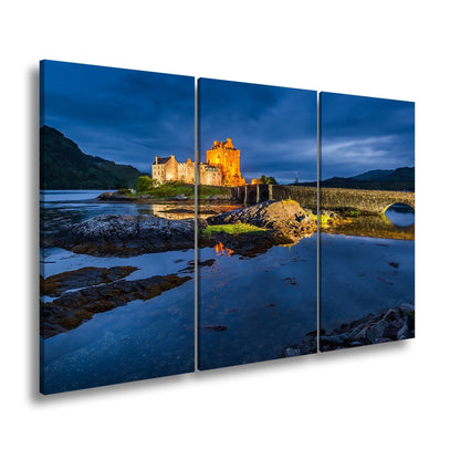 Leinwandbild Burg XXL – Märchenschloss in der Blauen Stunde für Wohnzimmer - deyoli