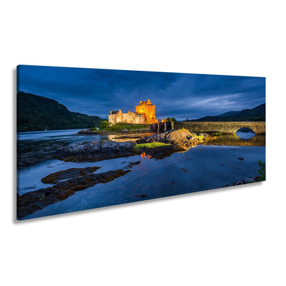 Leinwandbild Burg XXL – Märchenschloss in der Blauen Stunde für Wohnzimmer - deyoli