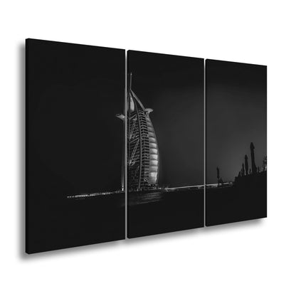 Leinwandbild Burj Al Arab XXL – Leuchtet kraftvoll in der Nacht - deyoli