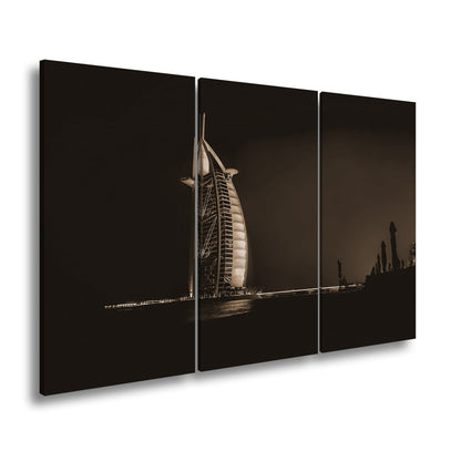 Leinwandbild Burj Al Arab XXL – Leuchtet kraftvoll in der Nacht - deyoli