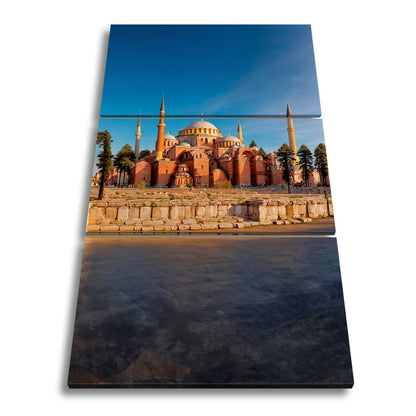Leinwandbild Byzantinische Pracht – die Hagia Sophia im Abendlicht. - deyoli