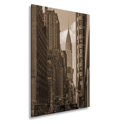 Leinwandbild Chrysler Building glänzt art - déco - elegant zwischen warmen Fassaden - deyoli