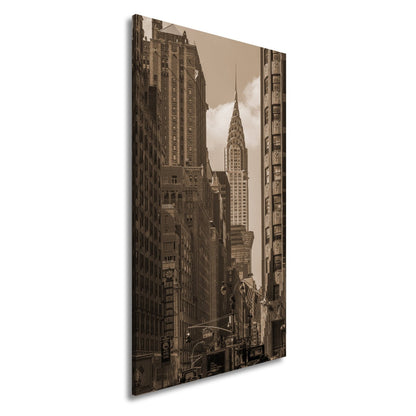 Leinwandbild Chrysler Building glänzt art - déco - elegant zwischen warmen Fassaden - deyoli