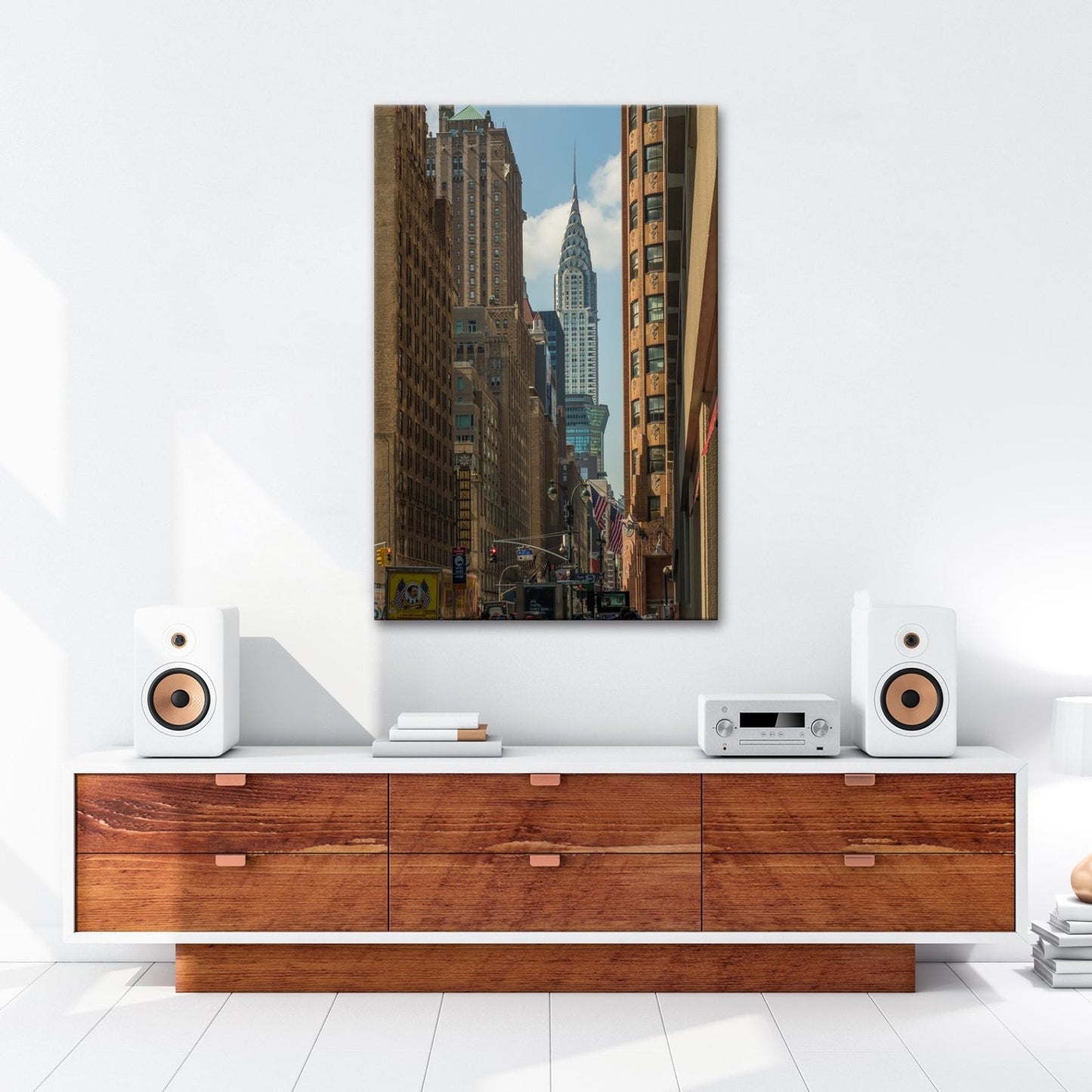 Leinwandbild Chrysler Building glänzt art - déco - elegant zwischen warmen Fassaden - deyoli