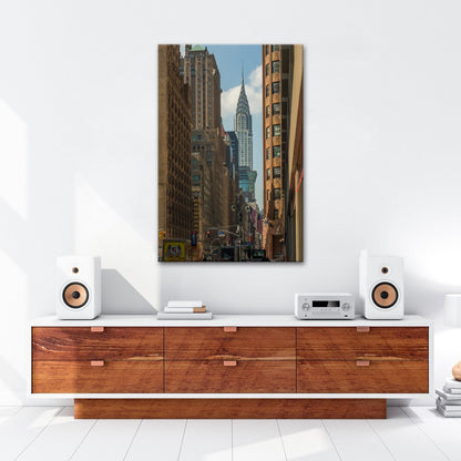 Leinwandbild Chrysler Building glänzt art - déco - elegant zwischen warmen Fassaden - deyoli