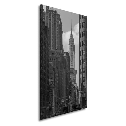 Leinwandbild Chrysler Building glänzt art - déco - elegant zwischen warmen Fassaden - deyoli