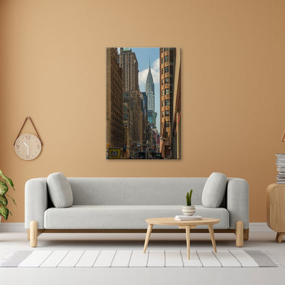Leinwandbild Chrysler Building glänzt art - déco - elegant zwischen warmen Fassaden - deyoli