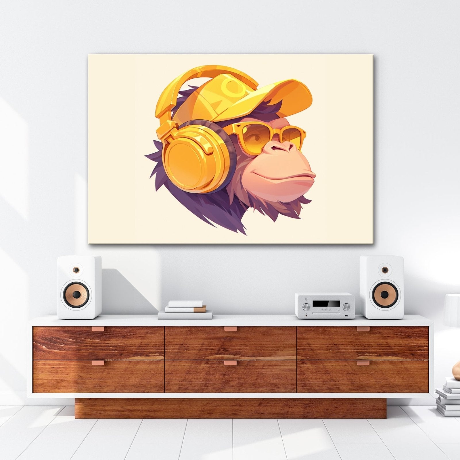 Leinwandbild Cooler Monkey mit Cap und Kopfhörern im sonnigen Streetstyle - deyoli