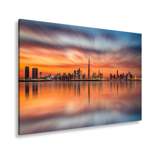 Leinwandbild Dubai XXL – Skyline spiegelt im glühenden Abendhimmel - deyoli