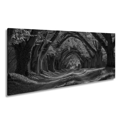 Leinwandbild Ein grüner Tunnel – Natur formt ein lebendiges Gewölbe. - deyoli