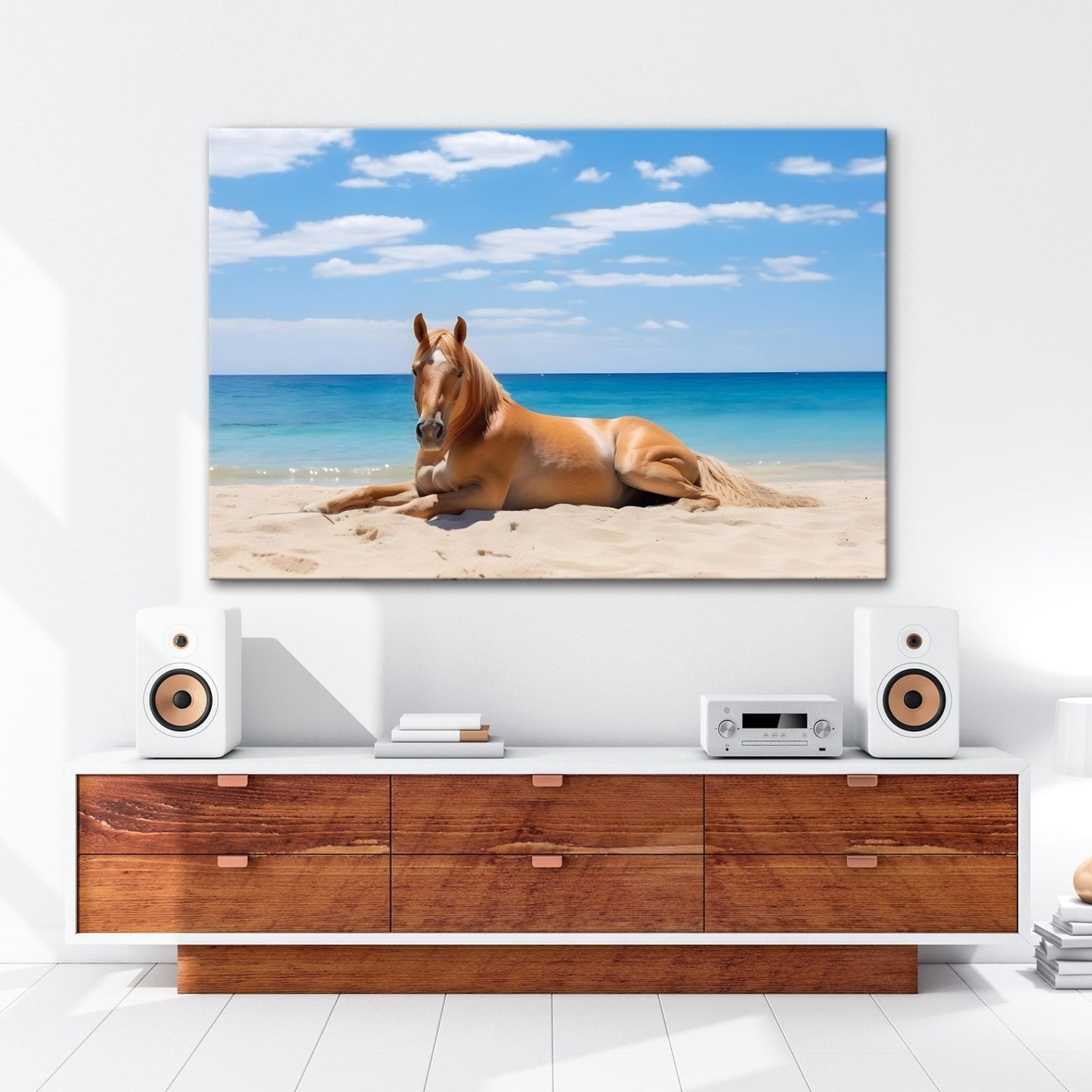 Leinwandbild Ein Pferd ruht am Meer – Gelassenheit in goldener Sonne - deyoli