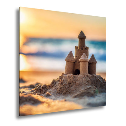 Leinwandbild Ein Sandburgtraum glüht im goldenen Licht des Sonnenuntergangs. - deyoli
