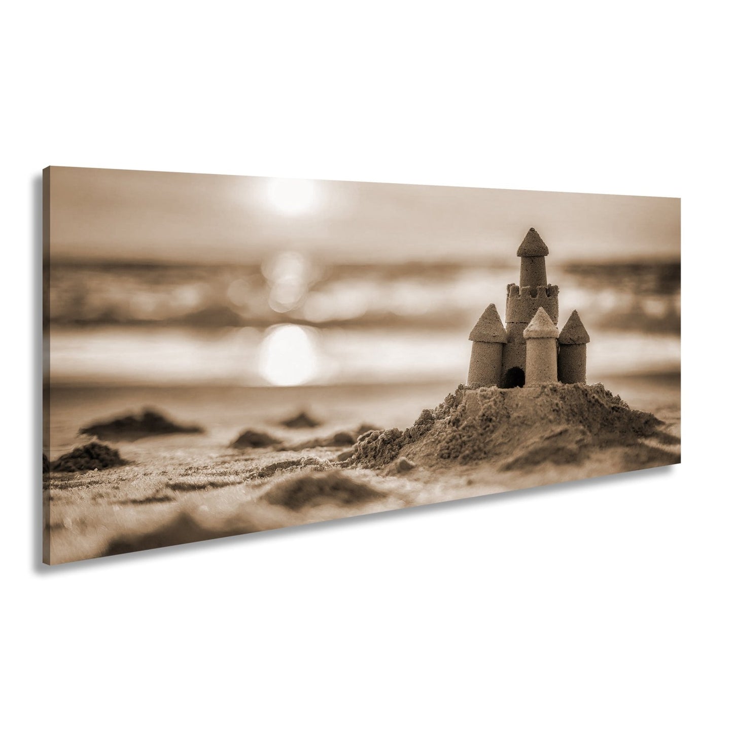 Leinwandbild Ein Sandburgtraum glüht im goldenen Licht des Sonnenuntergangs. - deyoli