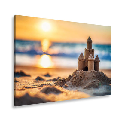 Leinwandbild Ein Sandburgtraum glüht im goldenen Licht des Sonnenuntergangs. - deyoli