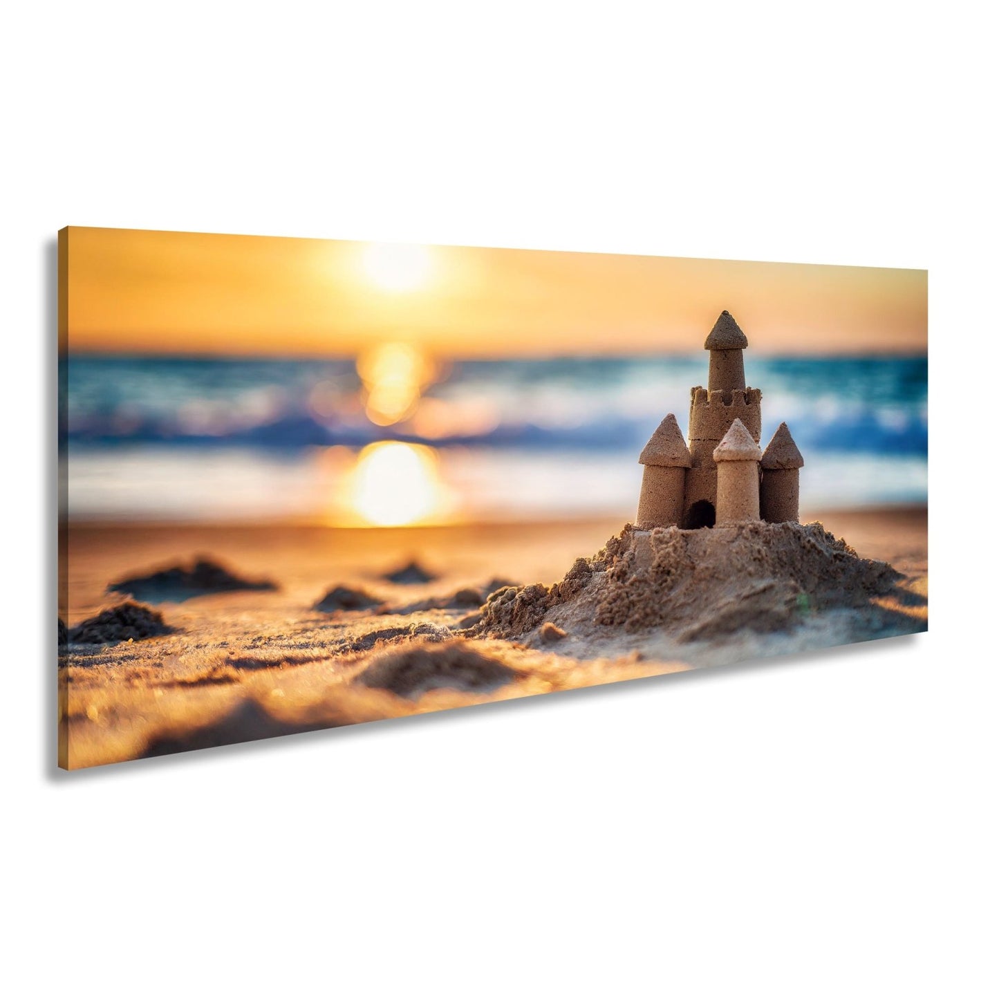 Leinwandbild Ein Sandburgtraum glüht im goldenen Licht des Sonnenuntergangs. - deyoli
