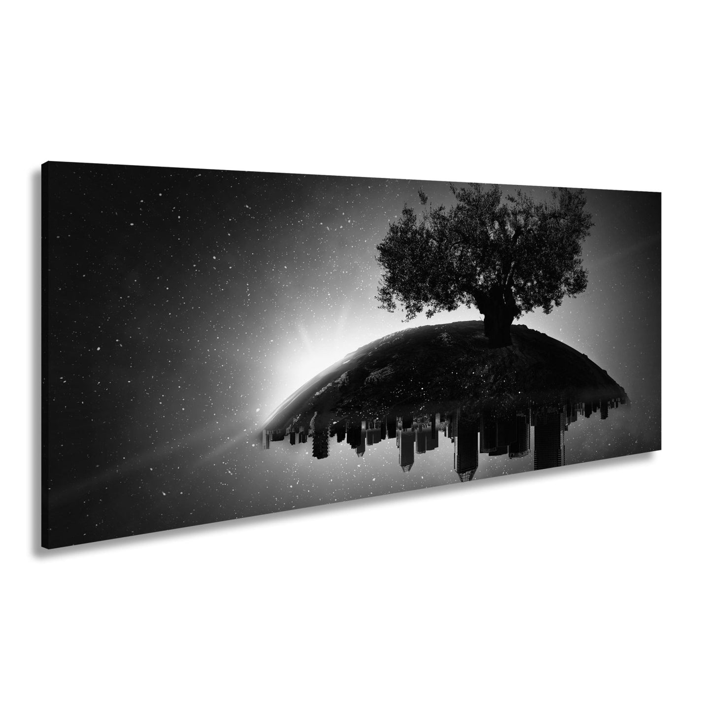 Leinwandbild Ein stiller Baum wacht über schlafende Städte. - deyoli