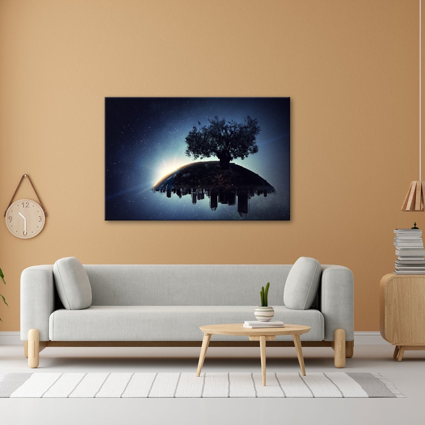 Leinwandbild Ein stiller Baum wacht über schlafende Städte. - deyoli