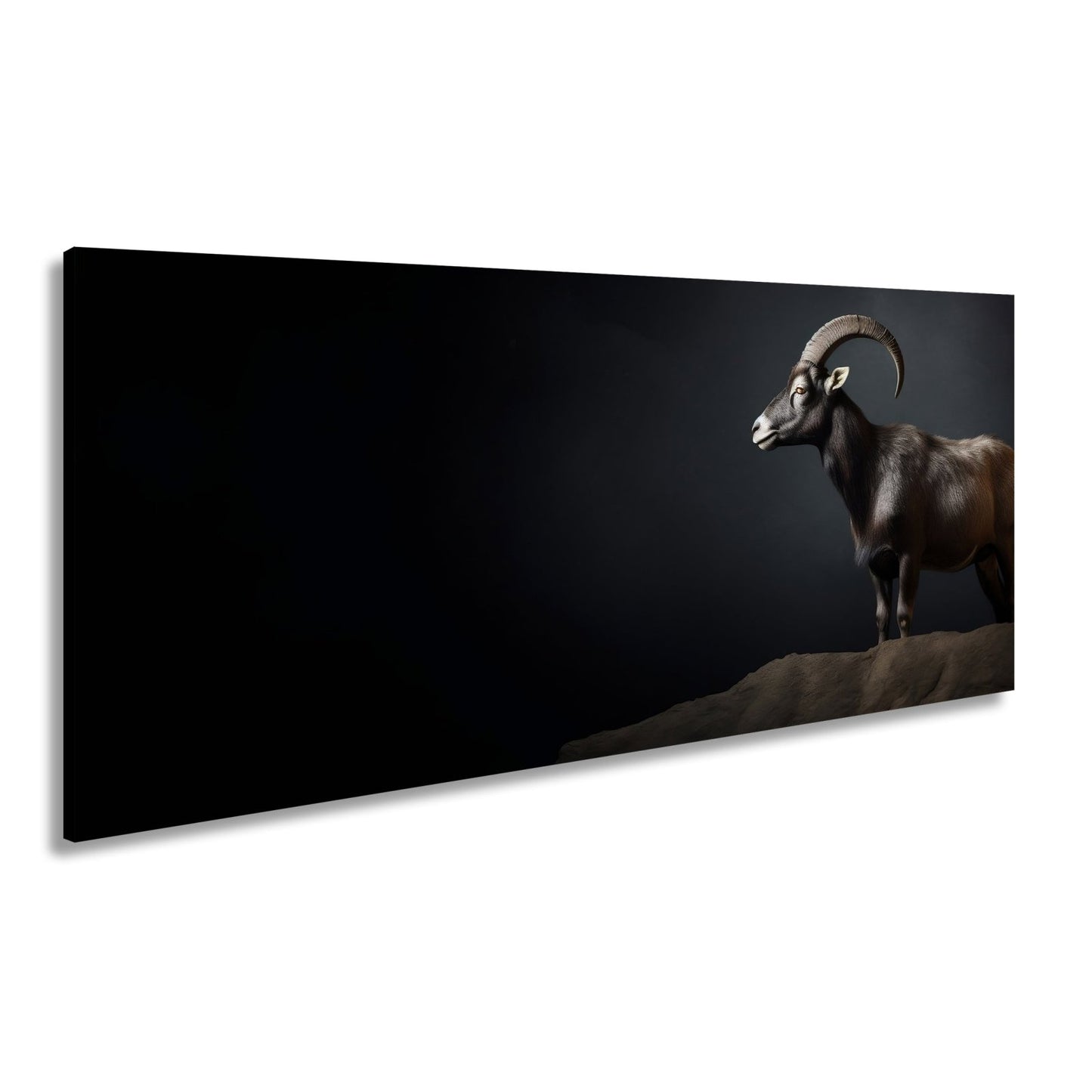 Leinwandbild Ein stolzer Steinbock steht still im dramatischen Licht. - deyoli