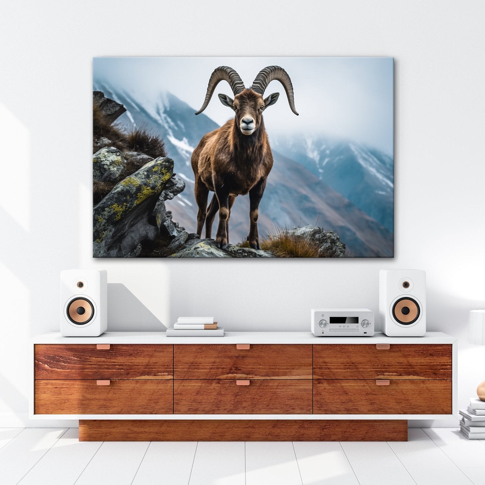 Leinwandbild Ein stolzer Steinbock vor majestätischer Bergkulisse. - deyoli
