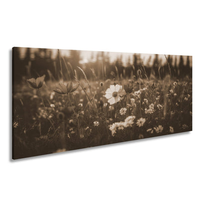 Leinwandbild Einzigartig – eine weiße Blume in rotem Mohnmeer. - deyoli