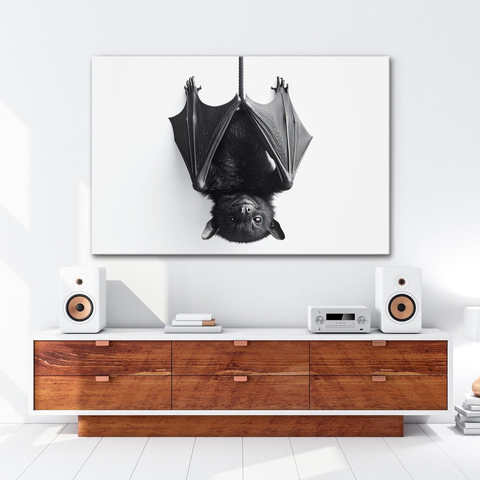 Leinwandbild Elegante Fledermaus hängt still im weißen Raum - deyoli