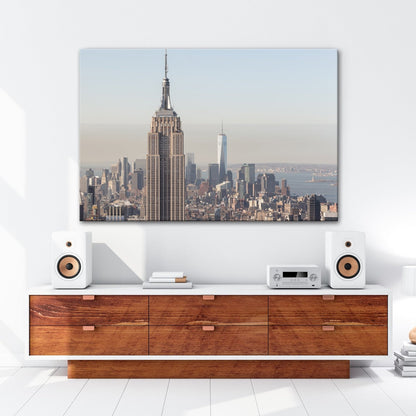 Leinwandbild Empire State thront klar über einer hellen skyline am ruhigen Morgen - deyoli
