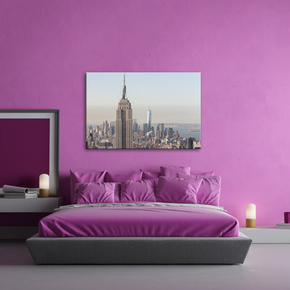 Leinwandbild Empire State thront klar über einer hellen skyline am ruhigen Morgen - deyoli