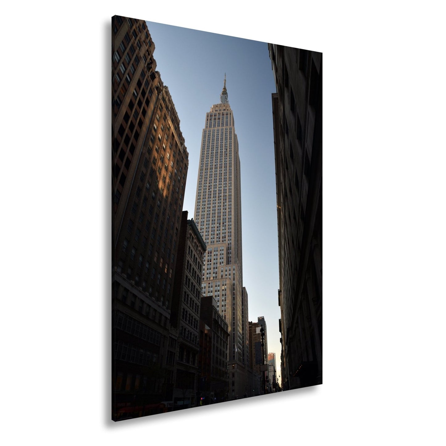 Leinwandbild Empire State XXL – Majestätisch zwischen dunklen Straßenschluchten - deyoli