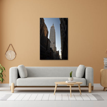 Leinwandbild Empire State XXL – Majestätisch zwischen dunklen Straßenschluchten - deyoli