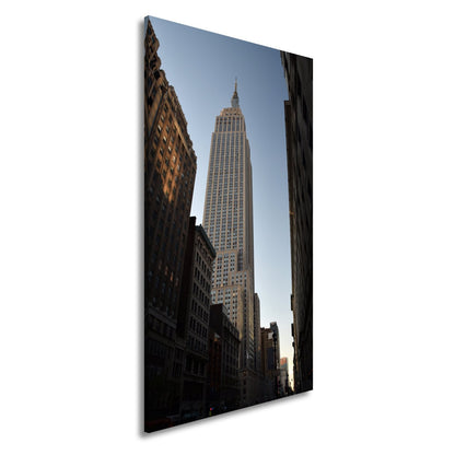 Leinwandbild Empire State XXL – Majestätisch zwischen dunklen Straßenschluchten - deyoli