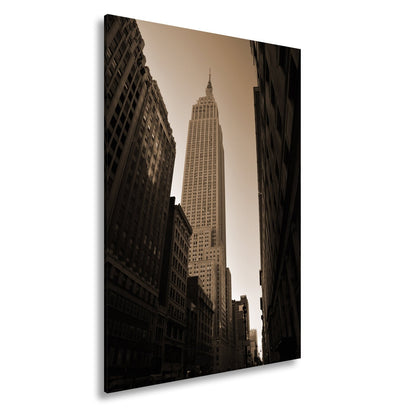 Leinwandbild Empire State XXL – Majestätisch zwischen dunklen Straßenschluchten - deyoli