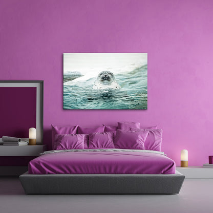 Leinwandbild Entspannte Robbe – Eisiges Wasser XXL Wandbild - deyoli