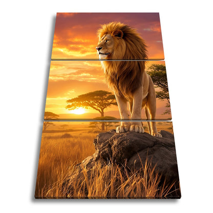 Leinwandbild Erhaben und wachsam – der Löwe herrscht über sein Reich. - deyoli