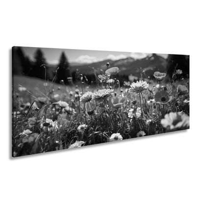 Leinwandbild Farbenfrohe Wiesenblumen tanzen vor Bergkulisse. - deyoli