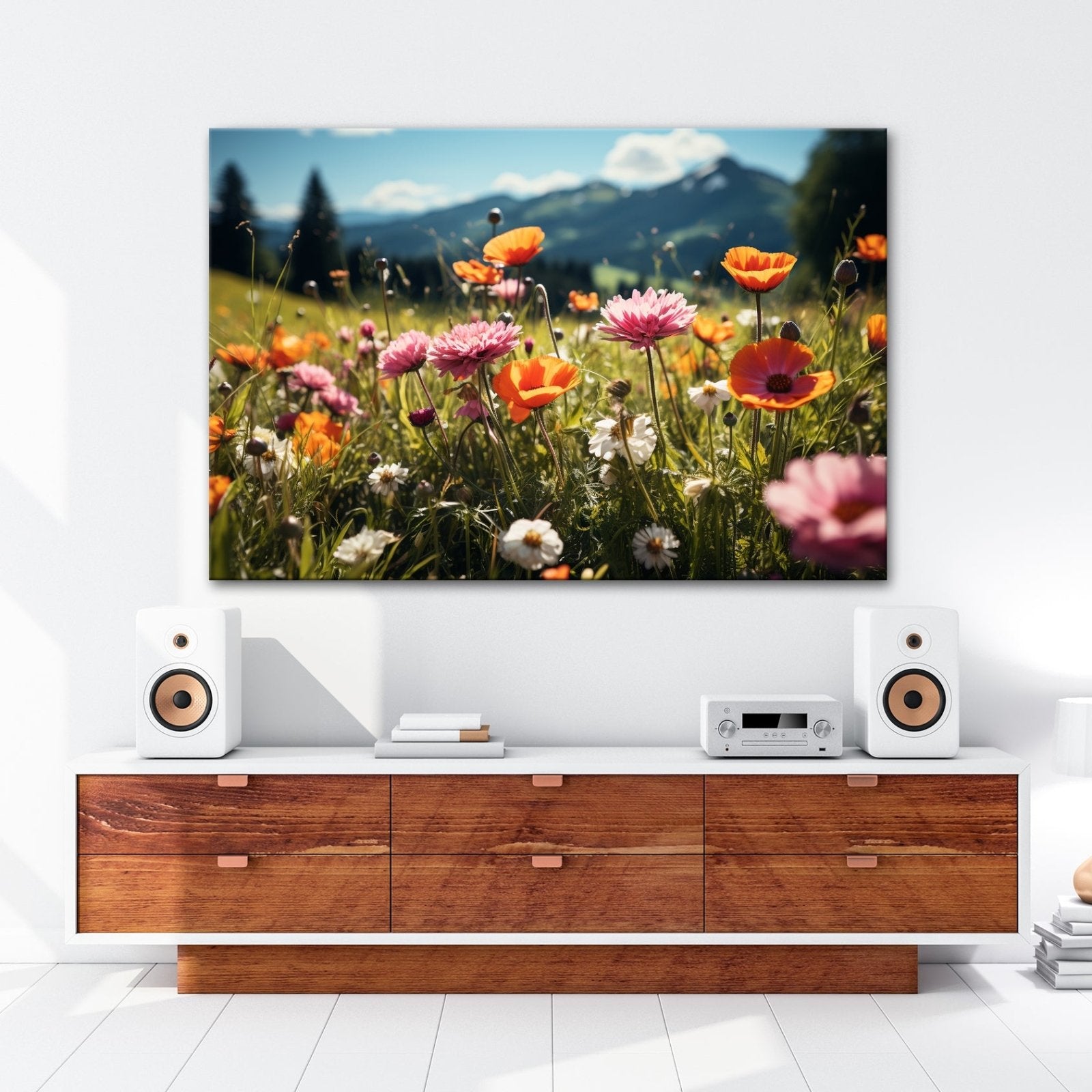 Leinwandbild Farbenfrohe Wiesenblumen tanzen vor Bergkulisse. - deyoli