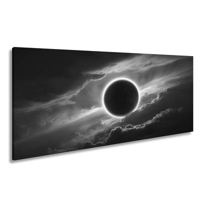 Leinwandbild Feurige Sonnenfinsternis bricht durch dramatische Himmelswolken - deyoli