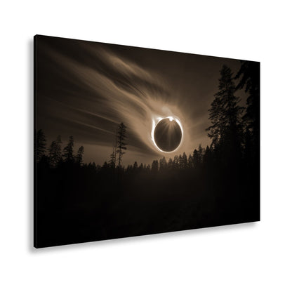 Leinwandbild Feurige Sonnenfinsternis über dunklem Wald XXL - Premium Wanddeko - deyoli