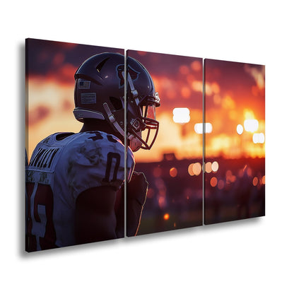 Leinwandbild Footballer im Sonnenuntergang – Fokus im letzten Licht. - deyoli