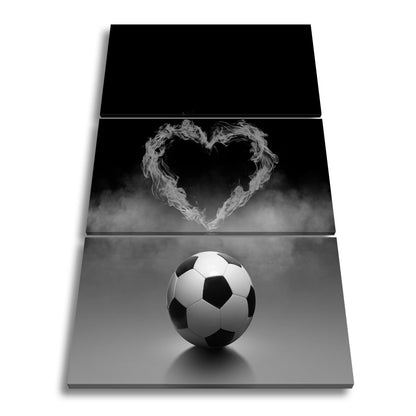 Leinwandbild Fußballliebe brennt – Herz aus Flammen über dem Spielball. - deyoli