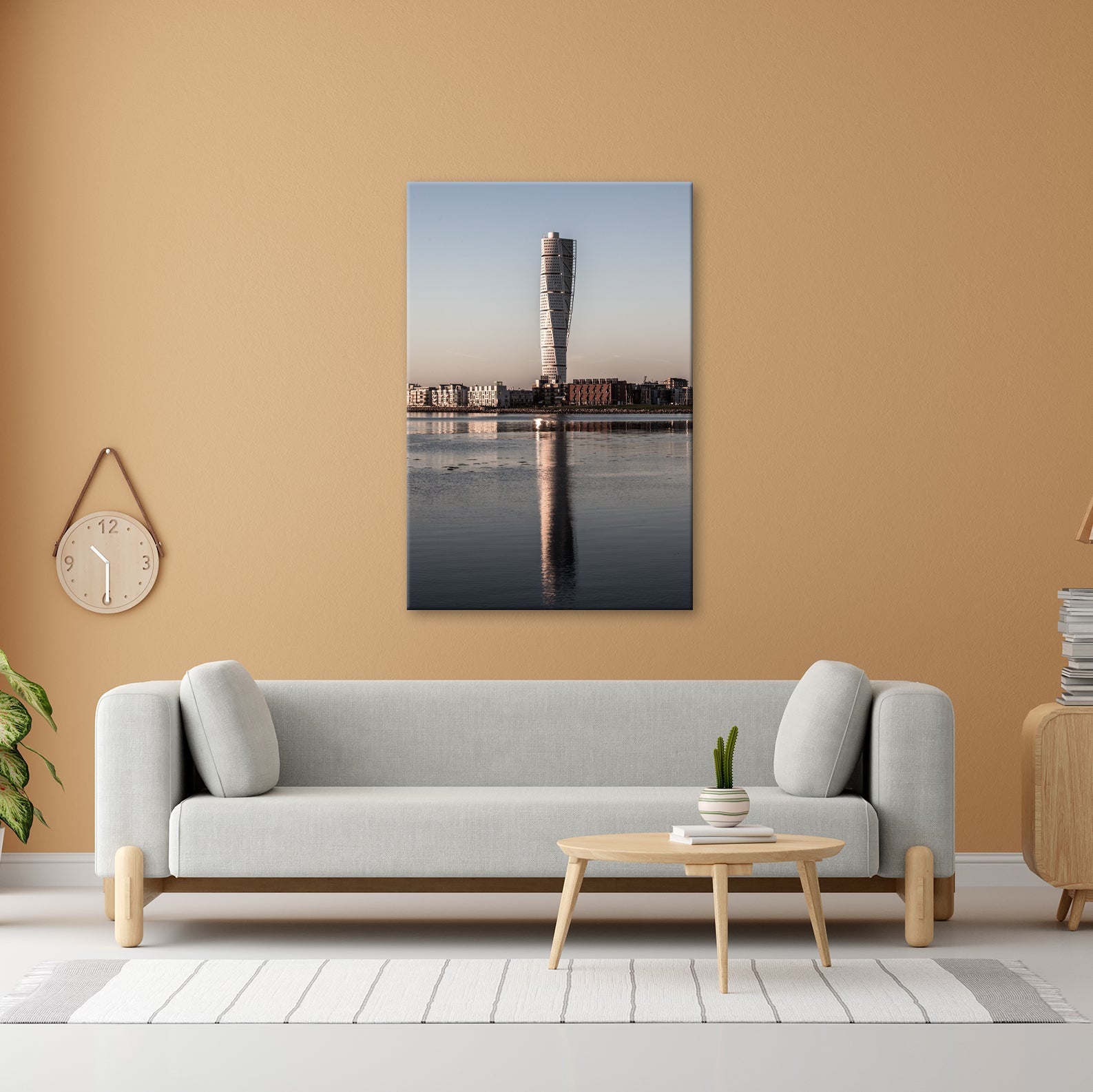 Leinwandbild Gedrehter Turm spiegelt sich im Wasser XXL – Architektur Wandbild - deyoli